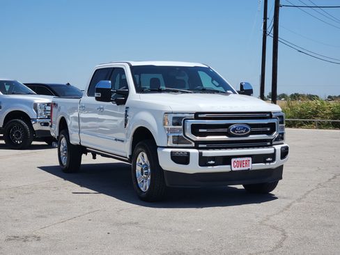 Used 2022 Ford F250 Platinum w/ FX4 Off-Road Package AWD/4WD image 3