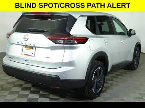 Used 2025 Nissan Rogue SV AWD/4WD image 9