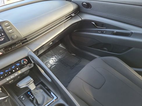 Used 2025 Hyundai Elantra Sport image 11