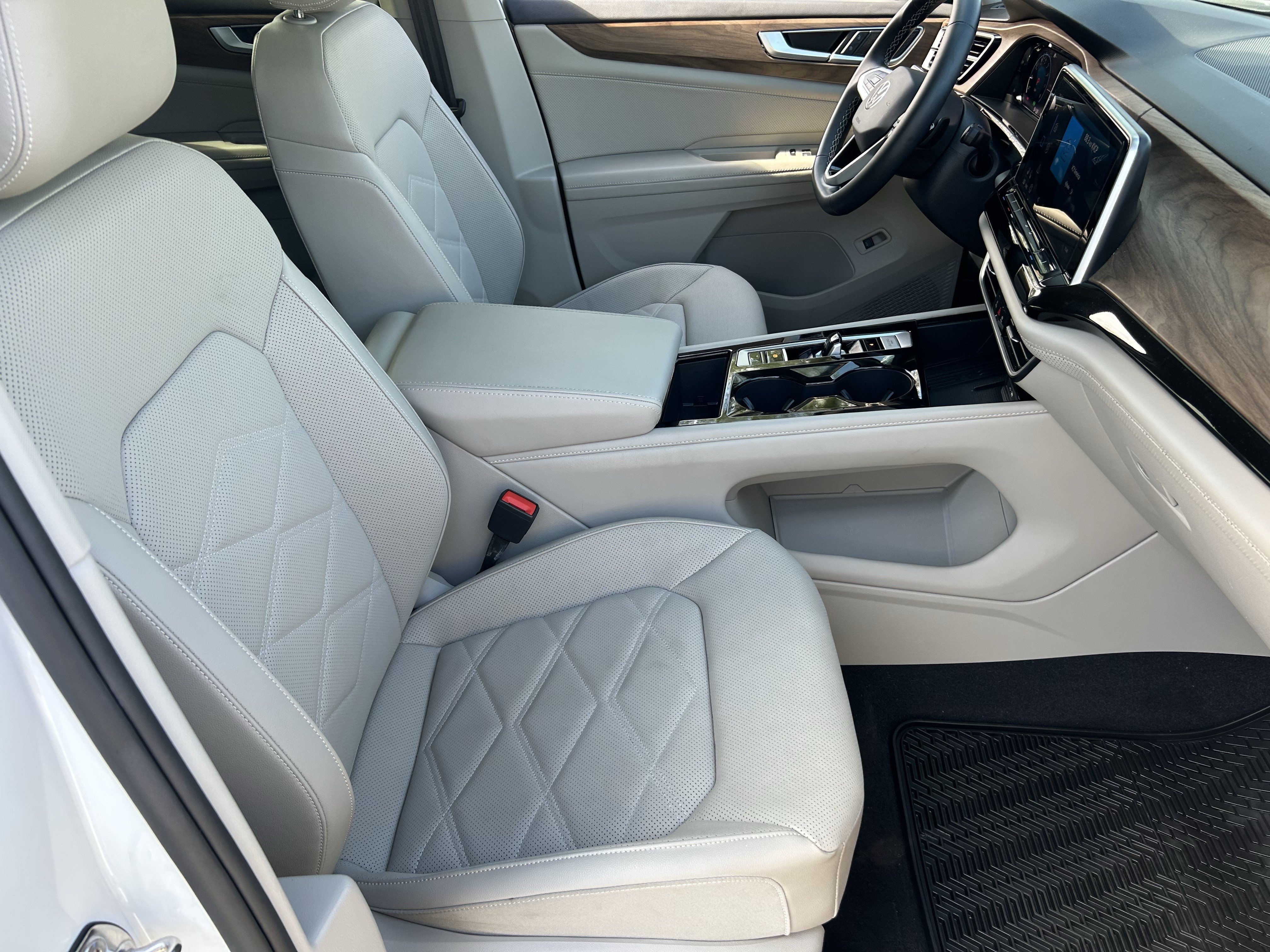 Certified 2025 Volkswagen Atlas SE w/ Panoramic Sunroof Package FWD image 9