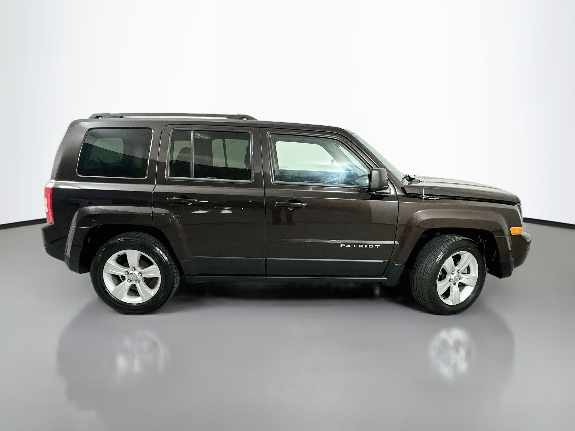 Used 2014 Jeep Patriot Latitude FWD image 8
