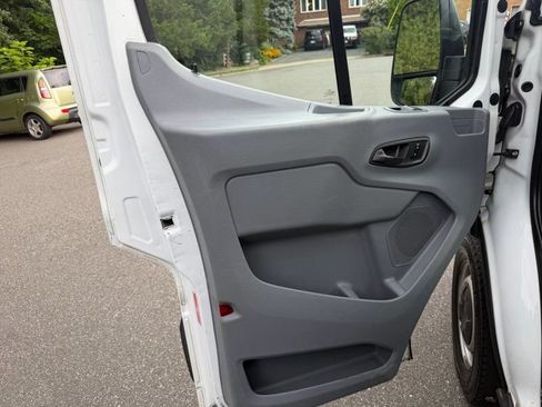 Used 2015 Ford Transit 250 130 Low Roof RWD image 11