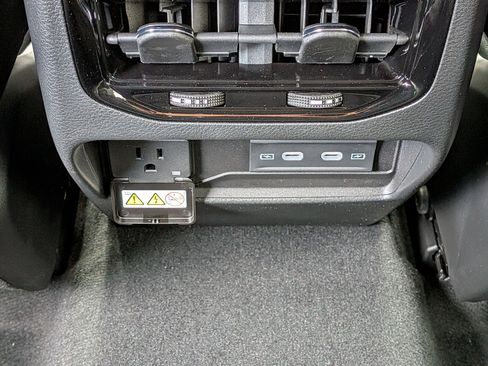New 2026 Jeep Grand Cherokee 4WD image 32