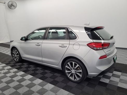 Used 2018 Hyundai Elantra GT FWD image 3