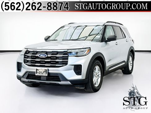 Used 2025 Ford Explorer Active RWD image 1