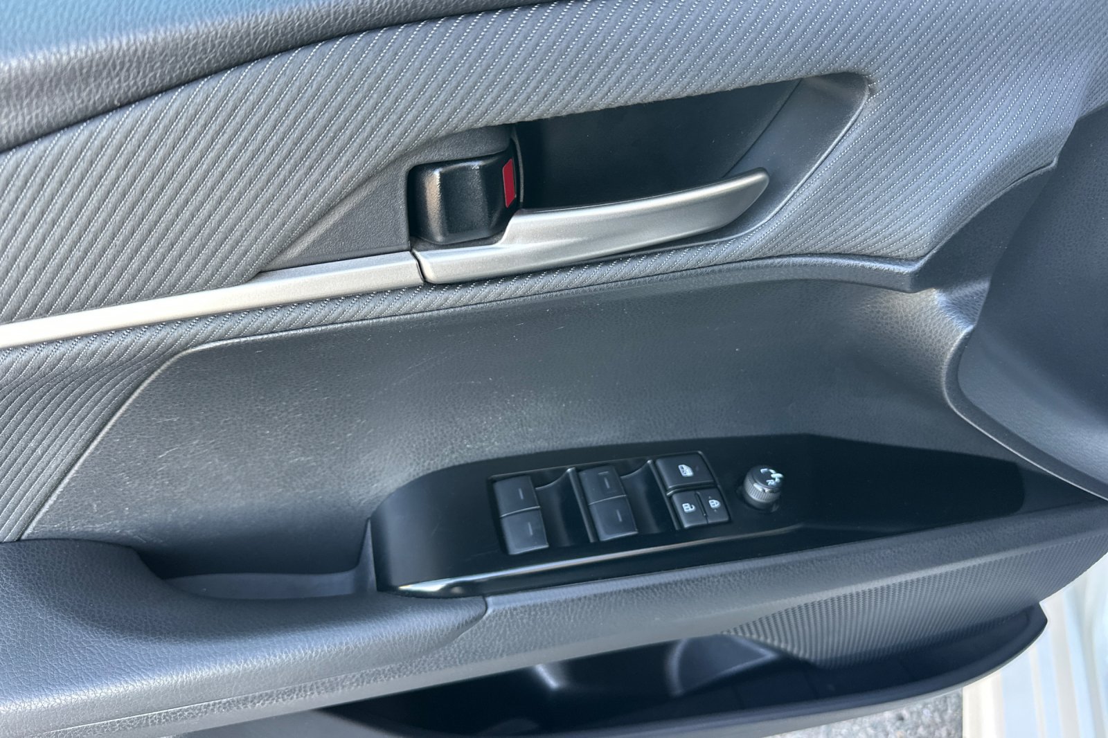 Used 2025 Toyota Camry SE w/ Multimedia Upgrade Package FWD image 11
