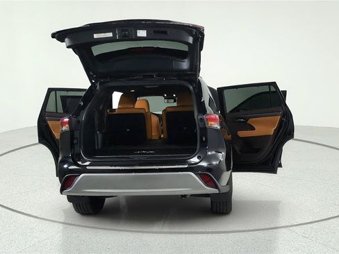 Used 2022 Toyota Highlander Platinum AWD/4WD image 7