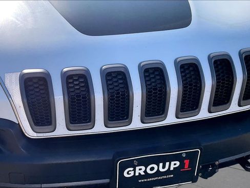 Used 2016 Jeep Cherokee Trailhawk w/ Comfort/Convenience Group AWD/4WD image 29