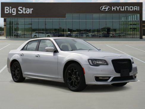 Used 2023 Chrysler 300 Touring L w/ Popular Equipment Group image 6