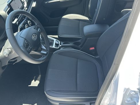 New 2025 Hyundai Venue Limited image 17