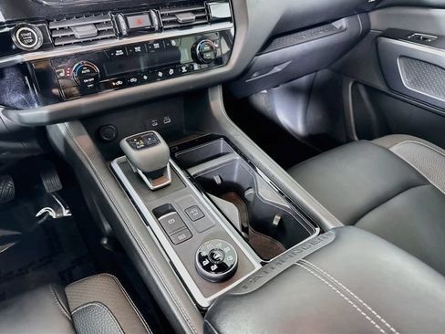 Used 2022 Nissan Pathfinder SL AWD/4WD image 24