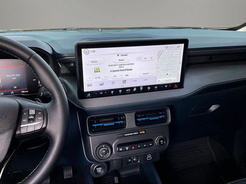 Used 2025 Ford Maverick Lobo image 10