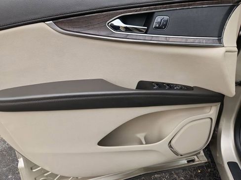 Used 2017 Lincoln MKX Select w/ Select Plus Package FWD image 23