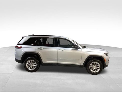 Used 2025 Jeep Grand Cherokee Laredo X w/ Luxury Tech Group I AWD/4WD image 7