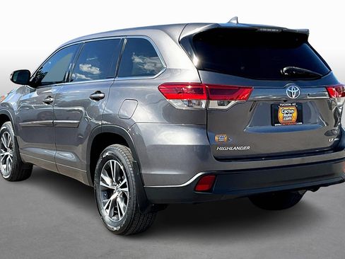 Used 2018 Toyota Highlander LE image 11