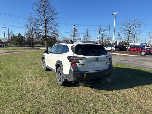 Used 2025 Subaru Outback Wilderness AWD/4WD image 3
