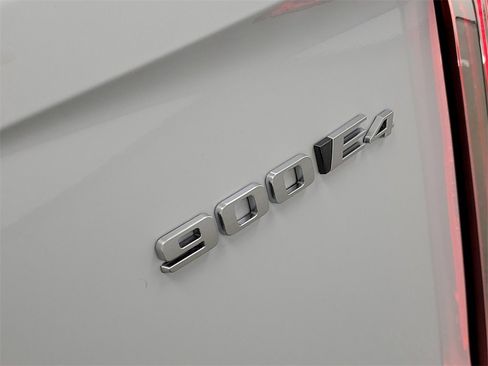 New 2026 Cadillac Vistiq Sport w/ LPO, Floor Liner Package image 33