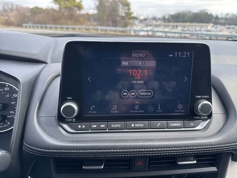 Used 2024 Nissan Rogue SV image 10