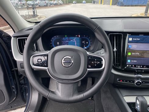 Used 2025 Volvo XC60 B5 Plus image 10