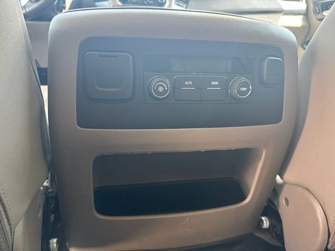 Used 2020 Chevrolet Suburban LT image 21