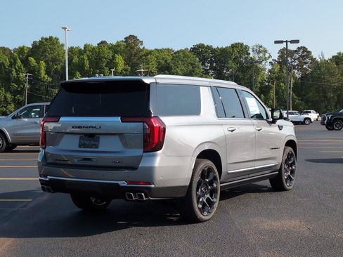 New 2026 GMC Yukon XL Denali w/ Denali Reserve Package AWD/4WD image 6