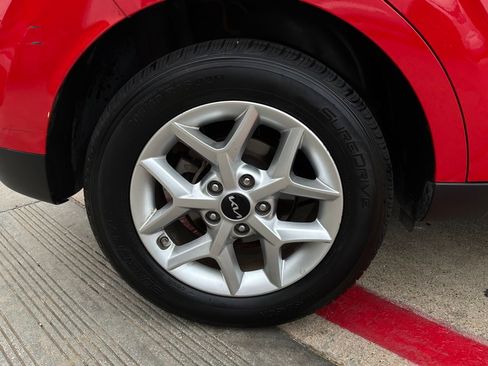 Used 2025 Kia Soul LX w/ LX Technology Package FWD image 8