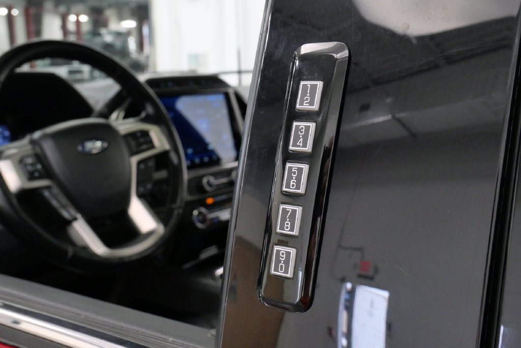 Used 2022 Ford F350 Platinum w/ Tremor Off-Road Package AWD/4WD image 17