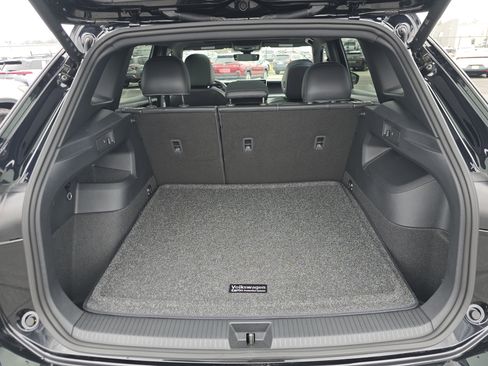 New 2026 Volkswagen Tiguan SE R-Line AWD/4WD image 16