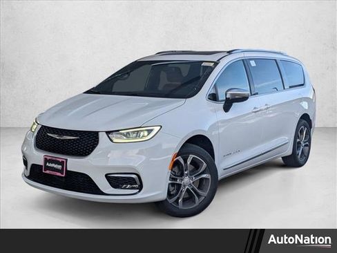 New 2026 Chrysler Pacifica Pinnacle image 1