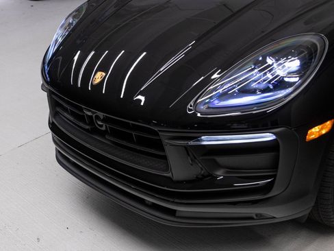 Certified 2026 Porsche Macan AWD/4WD image 33