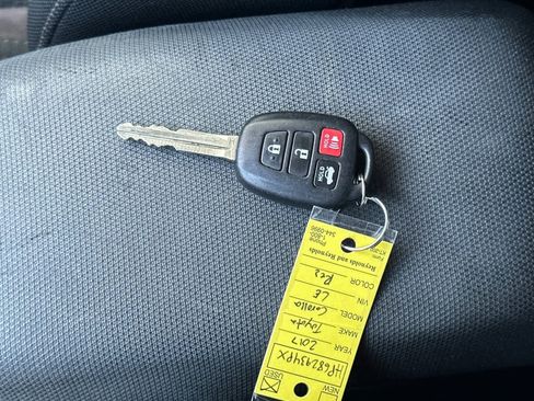 Used 2017 Toyota Corolla LE image 22