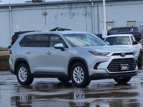 Used 2025 Toyota Grand Highlander FWD image 8
