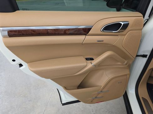 Used 2011 Porsche Cayenne Turbo AWD/4WD image 64