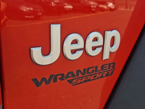 Used 2020 Jeep Wrangler Sport AWD/4WD image 30