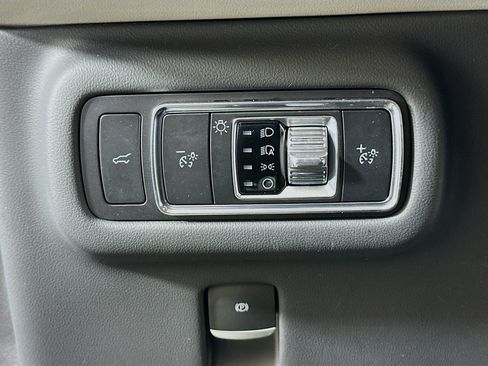 Used 2024 Lincoln Nautilus Premier image 17