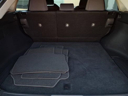 Certified 2021 Toyota Venza LE w/ Carpet Mat Package (TMS) image 21