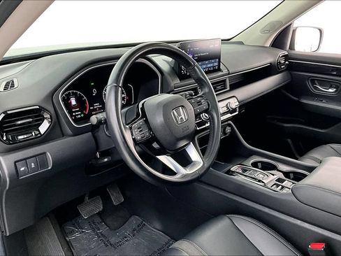 Used 2024 Honda Pilot Touring image 16