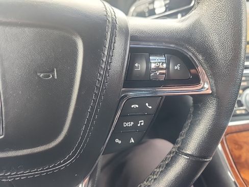 Used 2019 Lincoln Continental Premiere image 18