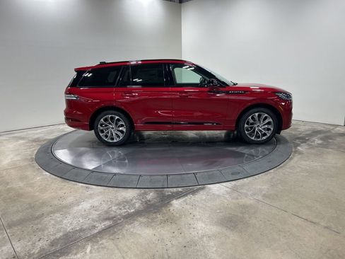New 2026 Lincoln Aviator AWD w/ Jet Appearance Package image 4