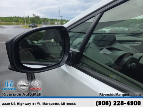 Used 2023 Toyota Prius XLE AWD/4WD image 5