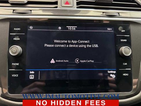 Used 2024 Volkswagen Tiguan SE image 27