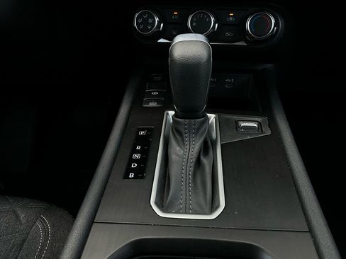 Used 2025 Nissan Kicks SV image 20