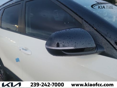 New 2026 Kia Seltos S FWD image 8