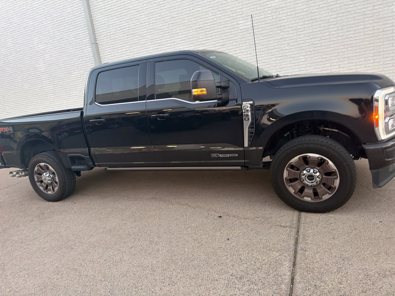 Used 2025 Ford F250 King Ranch w/ FX4 Off-Road Package AWD/4WD image 2