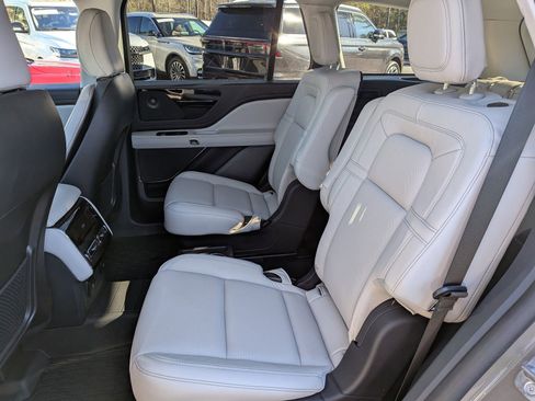 Certified 2025 Lincoln Aviator Reserve image 17