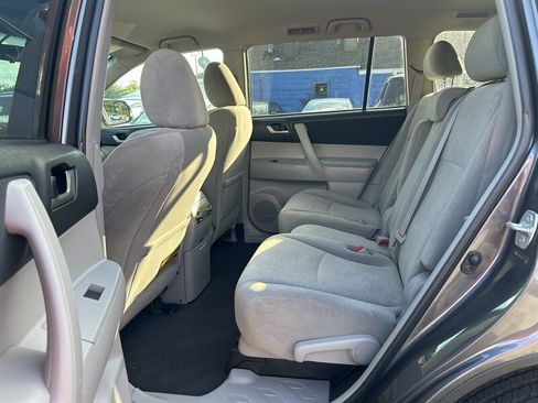 Used 2012 Toyota Highlander 4WD w/ Tech Pkg image 10