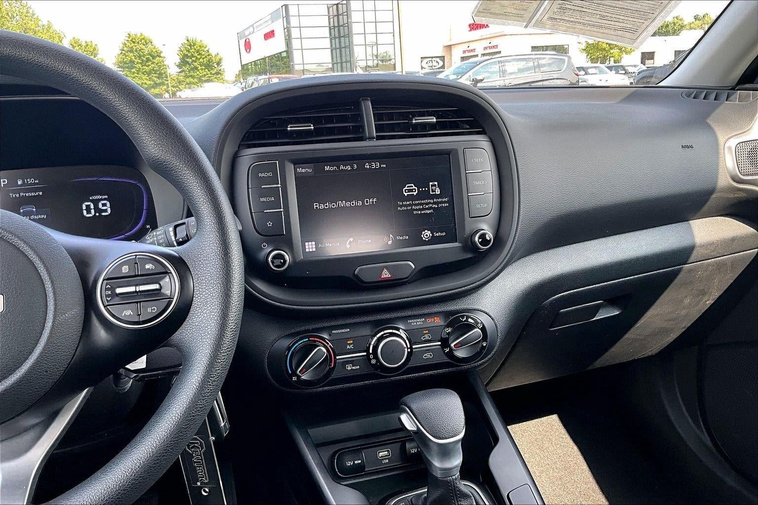 Used 2025 Kia Soul LX w/ LX Technology Package FWD image 9