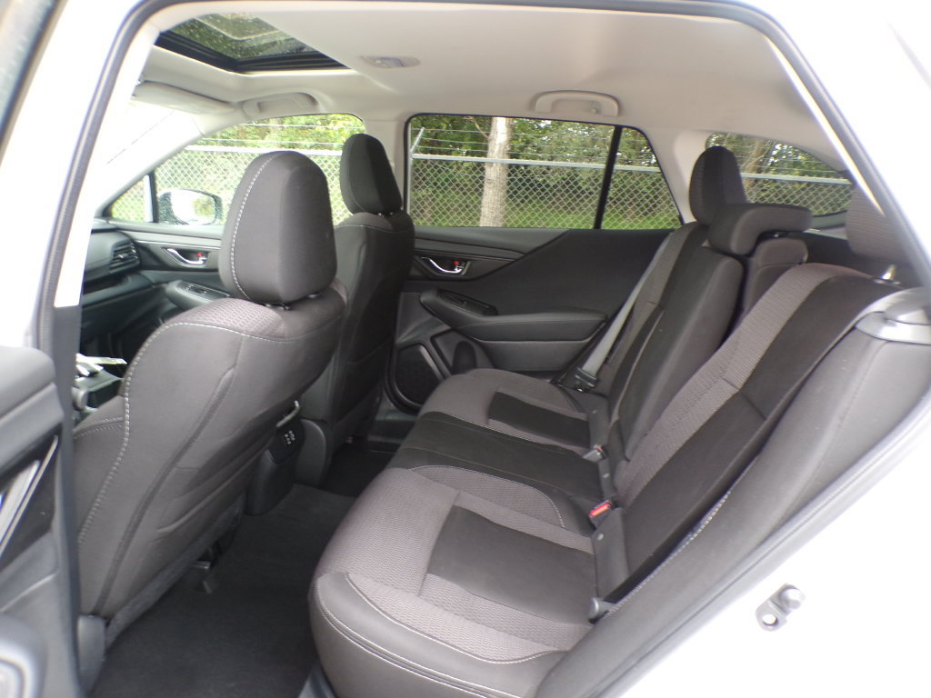 Used 2025 Subaru Outback Premium AWD/4WD image 19