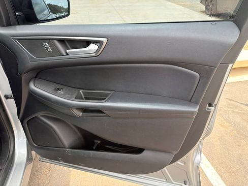 Used 2021 Ford Edge SE FWD image 13