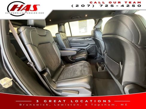 Used 2023 Jeep Grand Cherokee L Laredo image 13